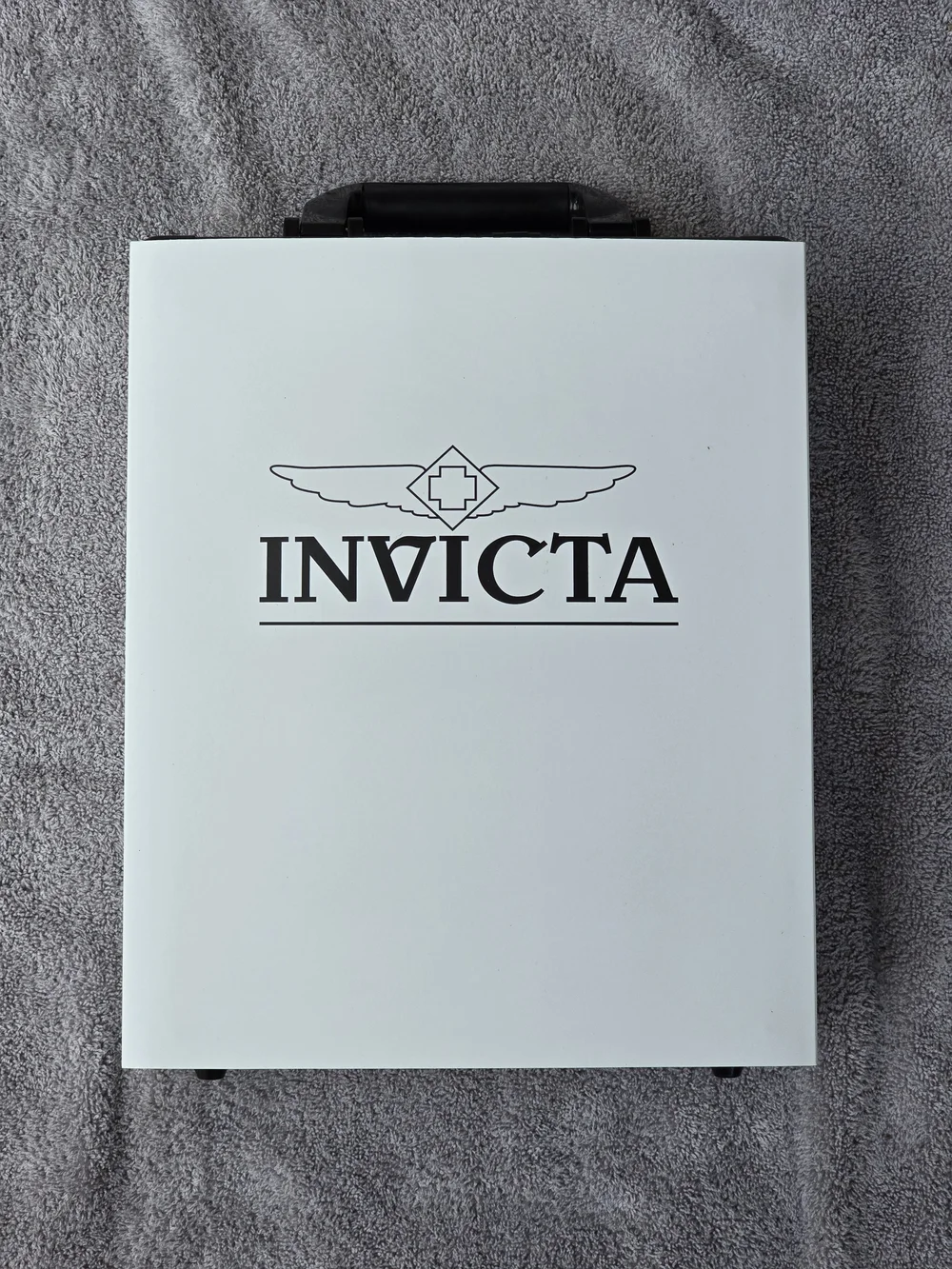 Invicta wristwatches features